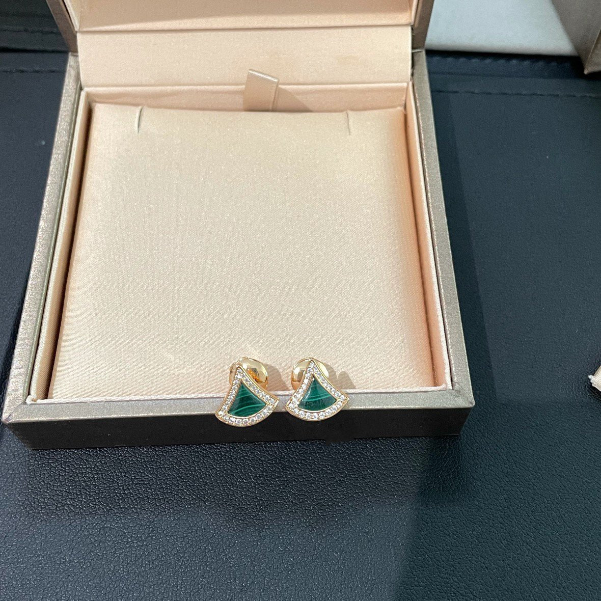 Bvlgari NEW DREAM MALACHITE PINK GOLD EARRINGS