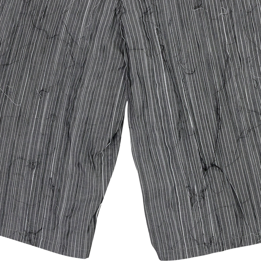 GRAY EXPOSED SEAM MID LENGTH SHORTS