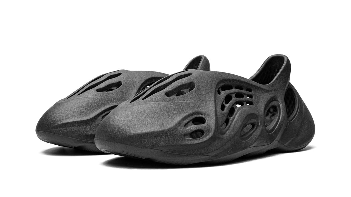 YEEZY FOAM RUNNER "Onyx"