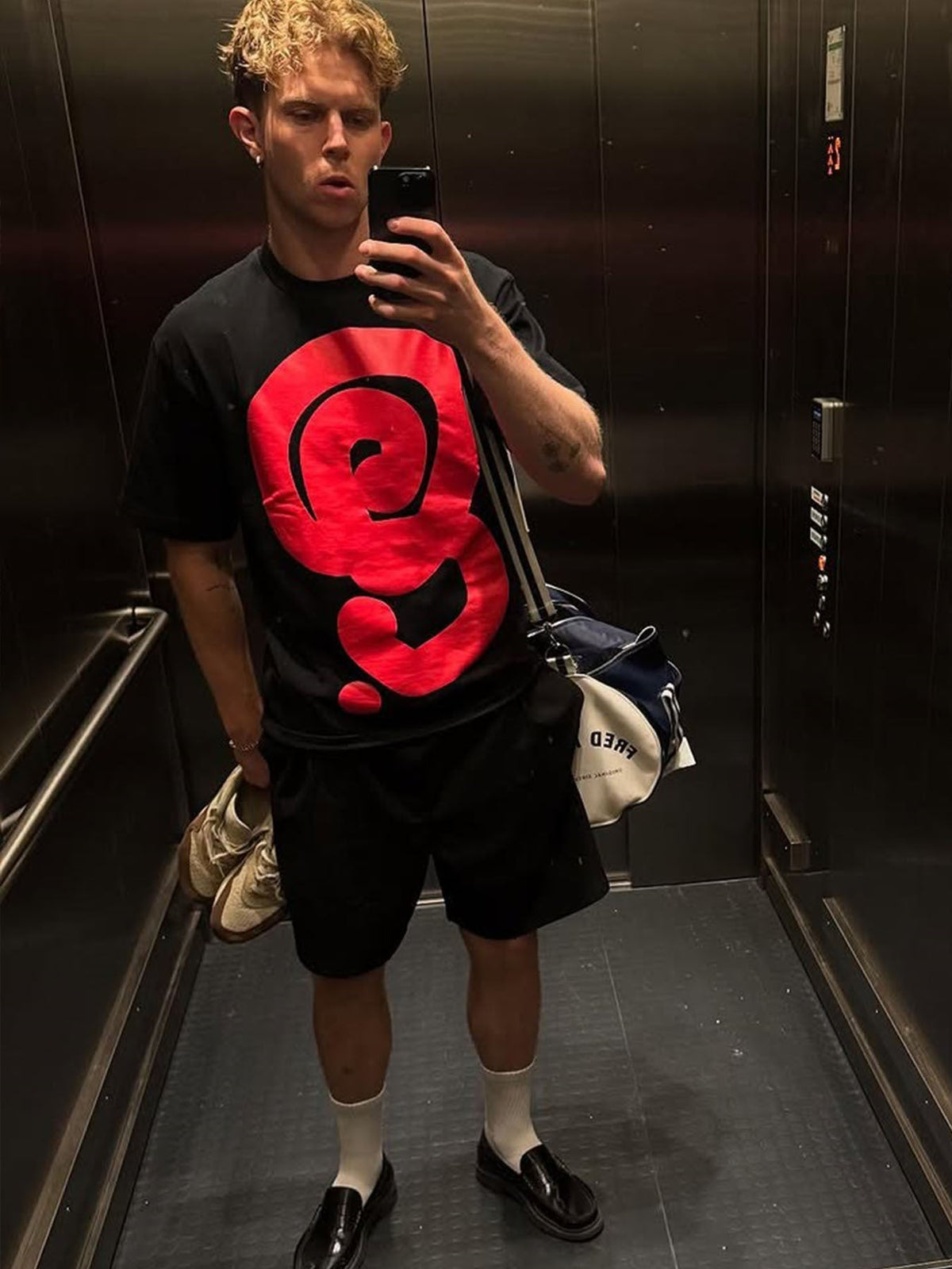 Quratee Logo Tee Abstract Graphic Print Crew Neck Short Sleeve T‑Shirt