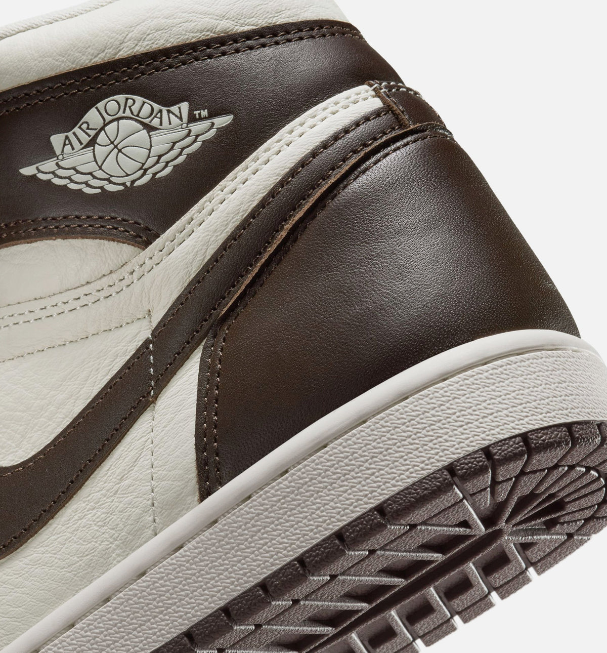 Air Jordan 1 Retro High OG 'Baroque Brown' - Women's Lifestyle Sneaker (Baroque Brown/Light Madder Root/Sail)