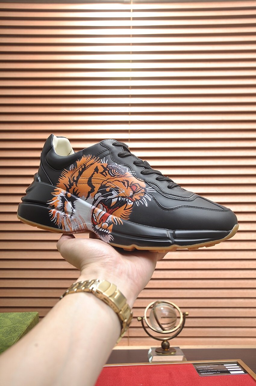 Gucci Tiger Graphic Low-Top Sneakers