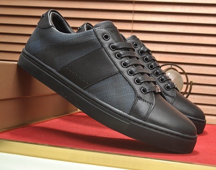 Burberry Panel Low-Top Sneakers